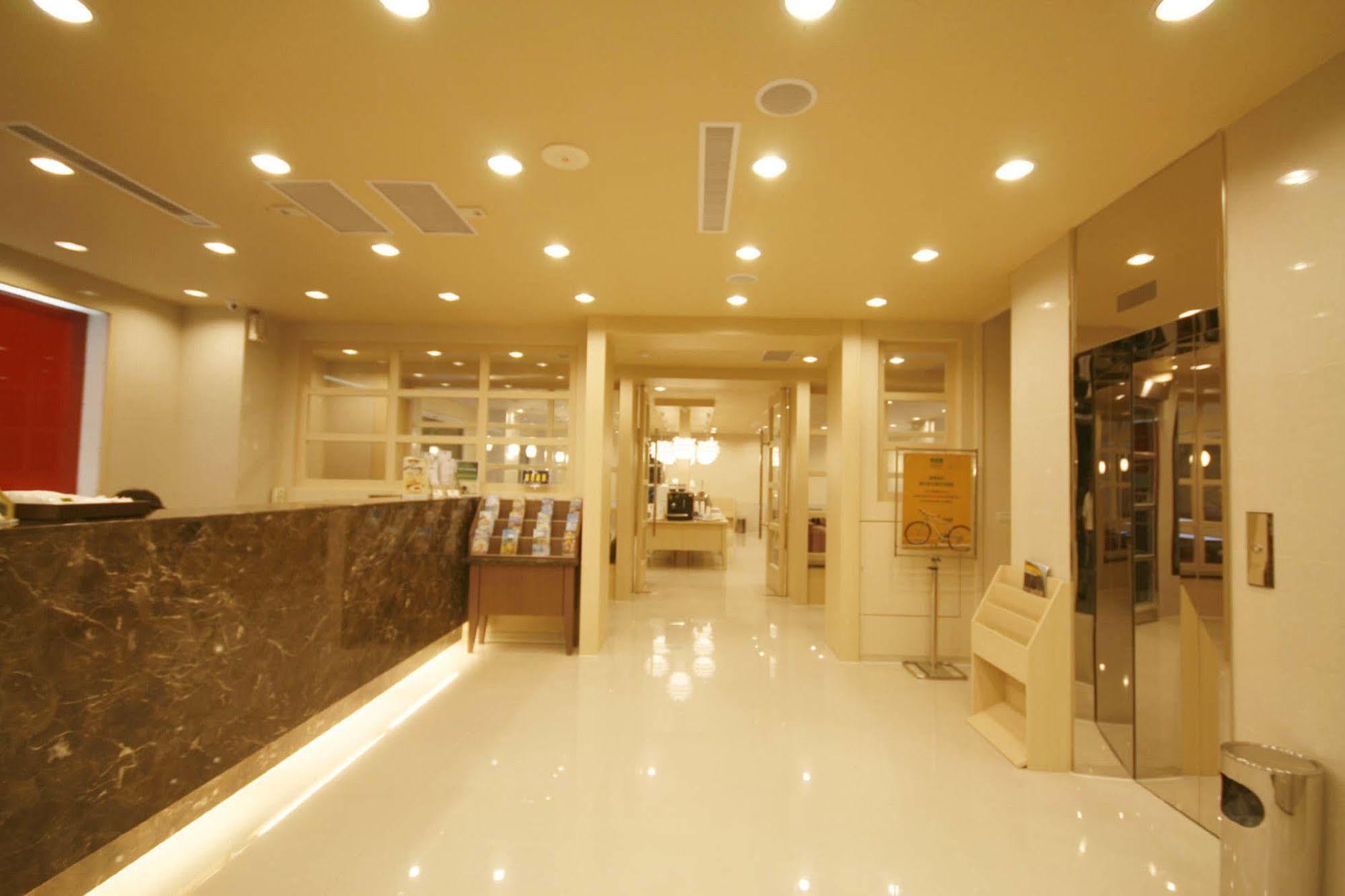 Kindness Hotel - Tainan Minsheng Экстерьер фото
