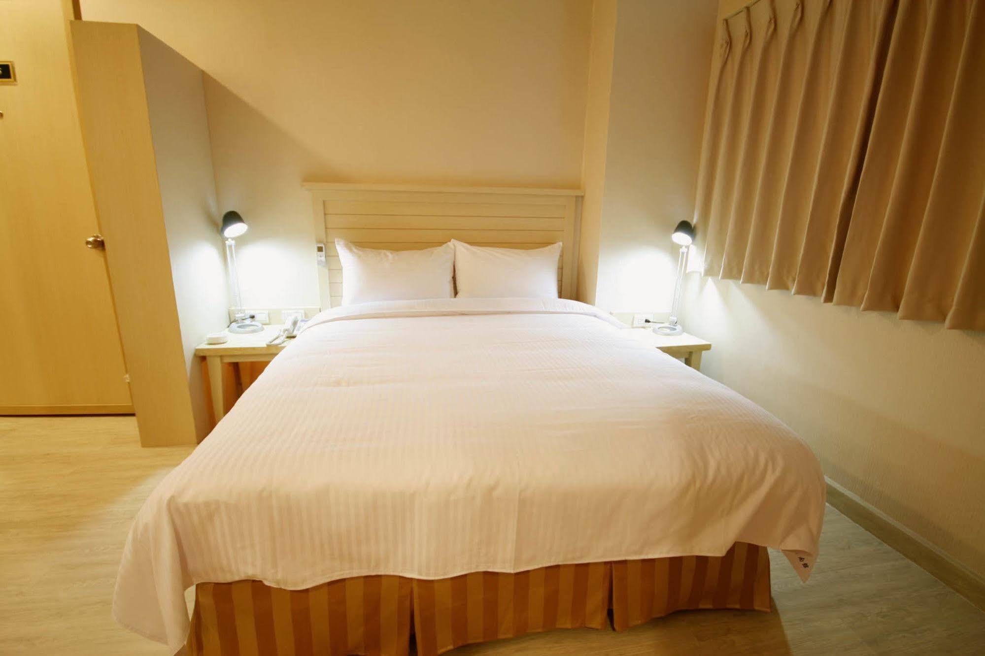 Kindness Hotel - Tainan Minsheng Экстерьер фото